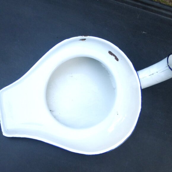 BS - Vintage ENAMEL BED PAN Health Aide Home Care Special Needs Portable Urine - Picture 1 of 8